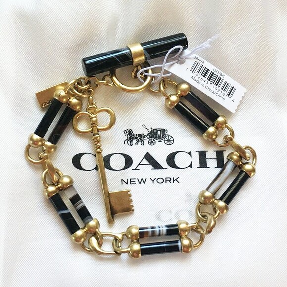 ❤︎ Brand New ❤︎ Coach Toggle Key Charm Bracelet 38654 - Picture 1 of 2